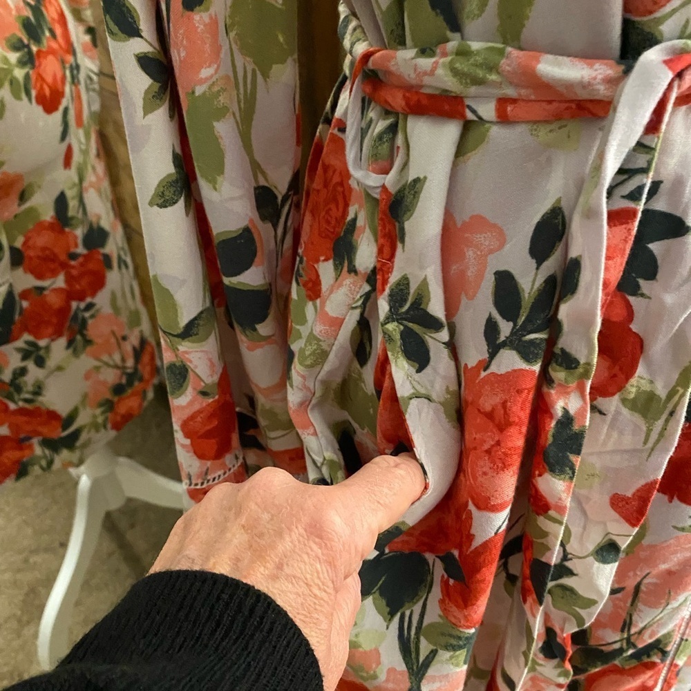 Floral Romantic Robe with Red Roses - Picture 6 of 6